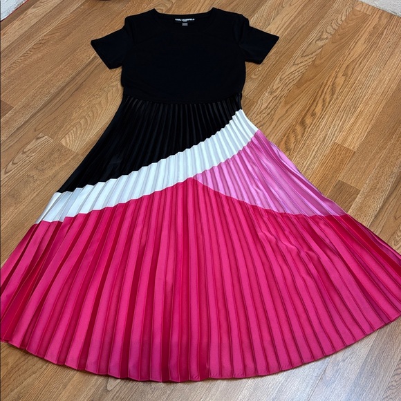 Karl Lagerfeld Dresses & Skirts - Karl Lagerfeld black and pink color block pleated short sleeve dress. Size XS.